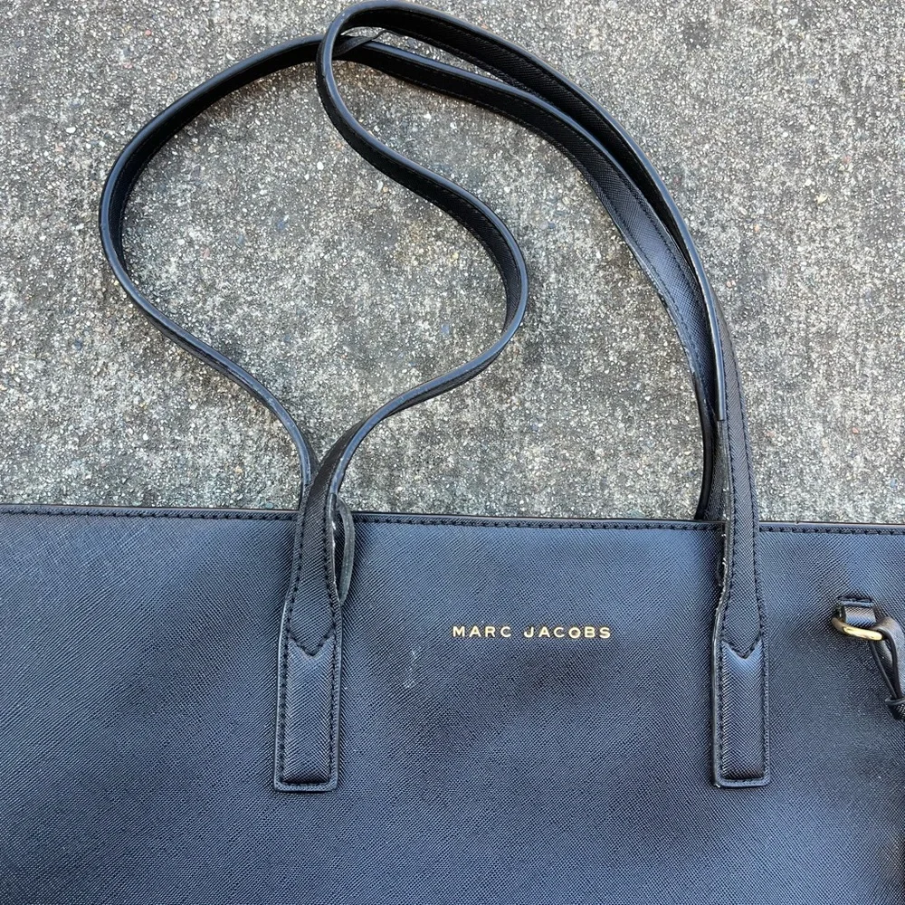 Marc Jacobs Saffiano Black Nylon Shoulder Bag with Gold Logo - Picture 12 of 12